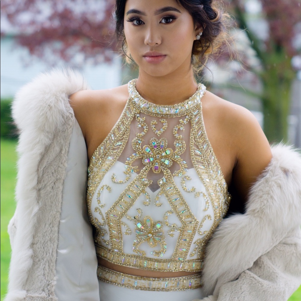 Selling my prom dress , only worn ONCE